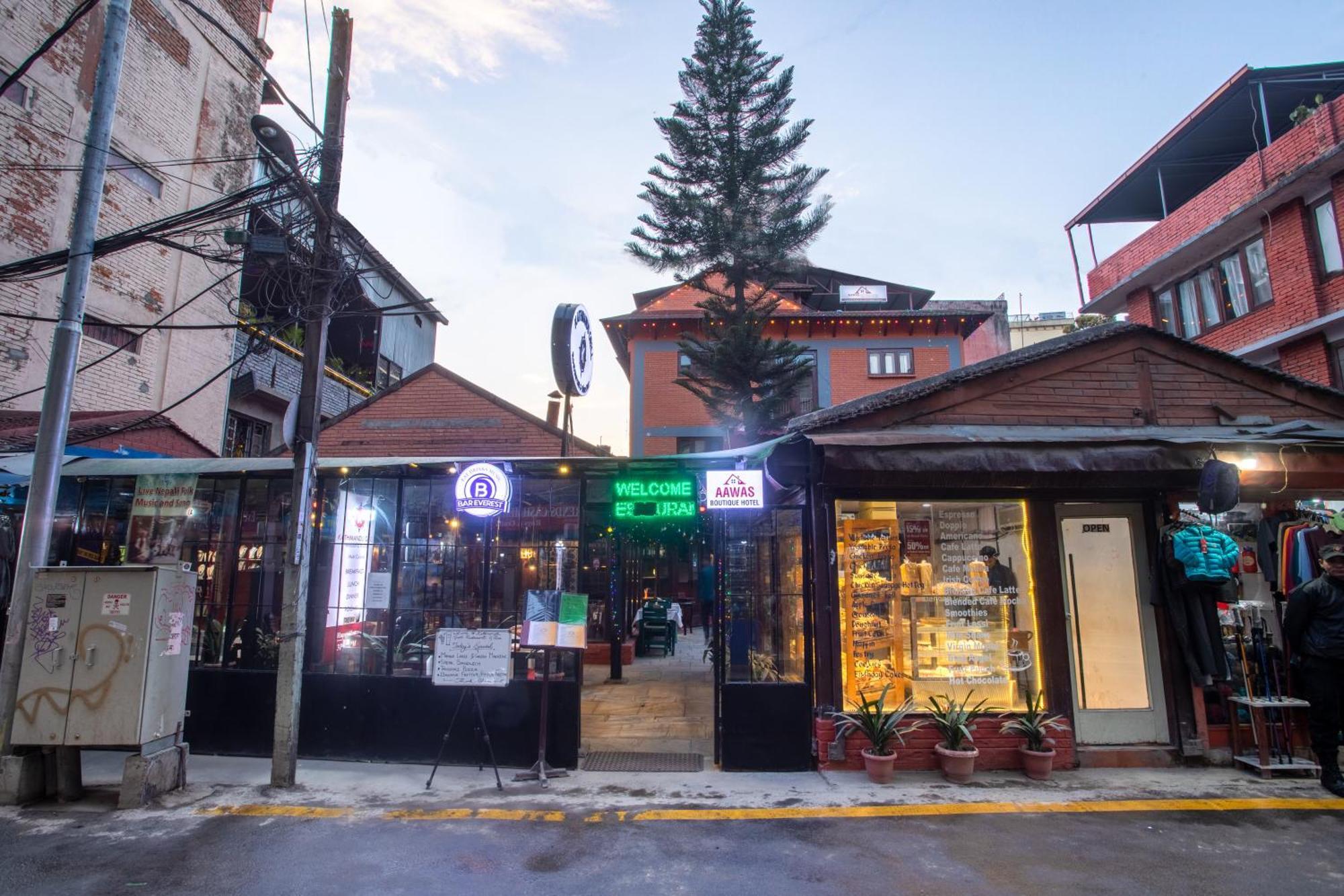 Aawas Boutique Hotel Катманду Экстерьер фото