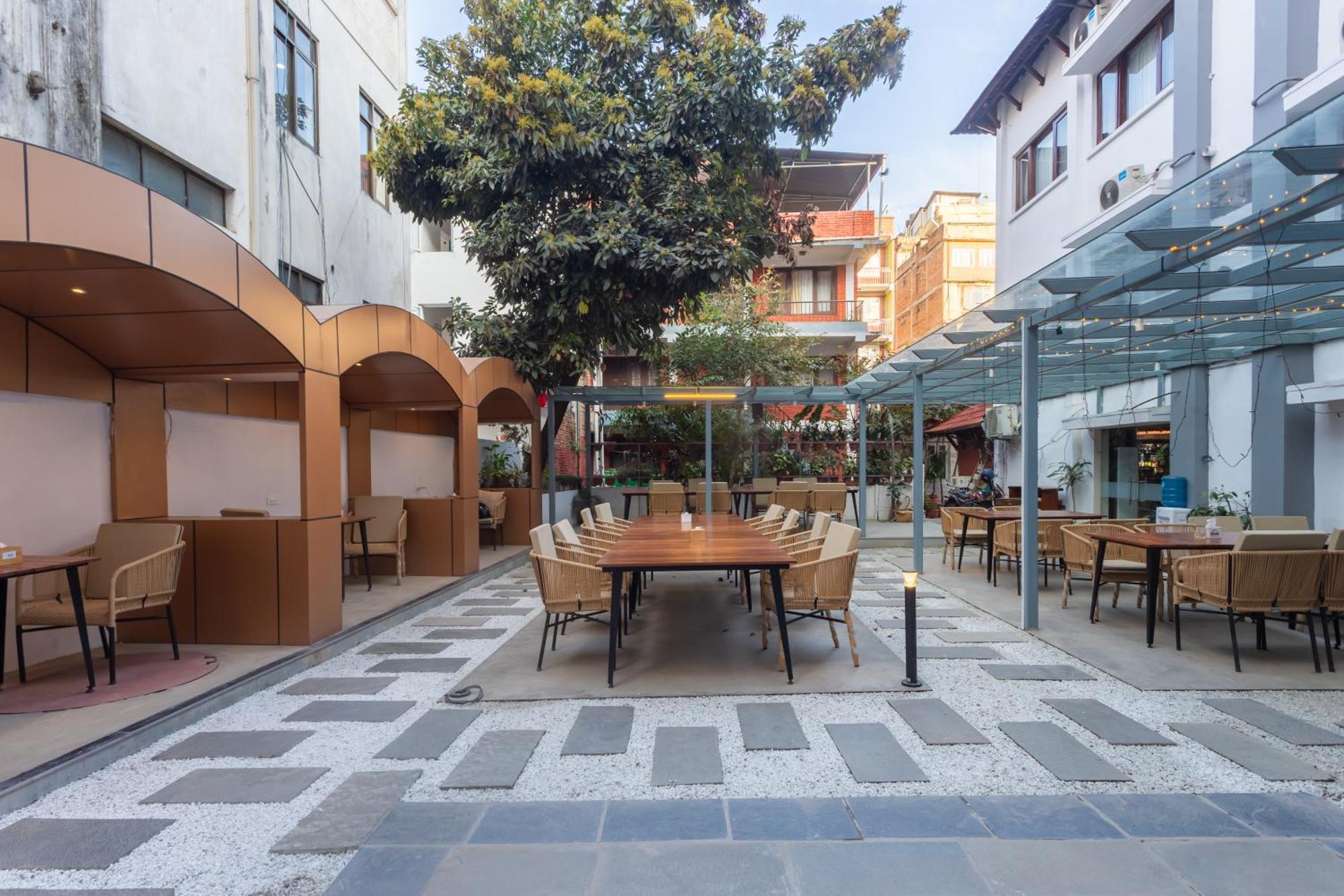 Aawas Boutique Hotel Катманду Экстерьер фото