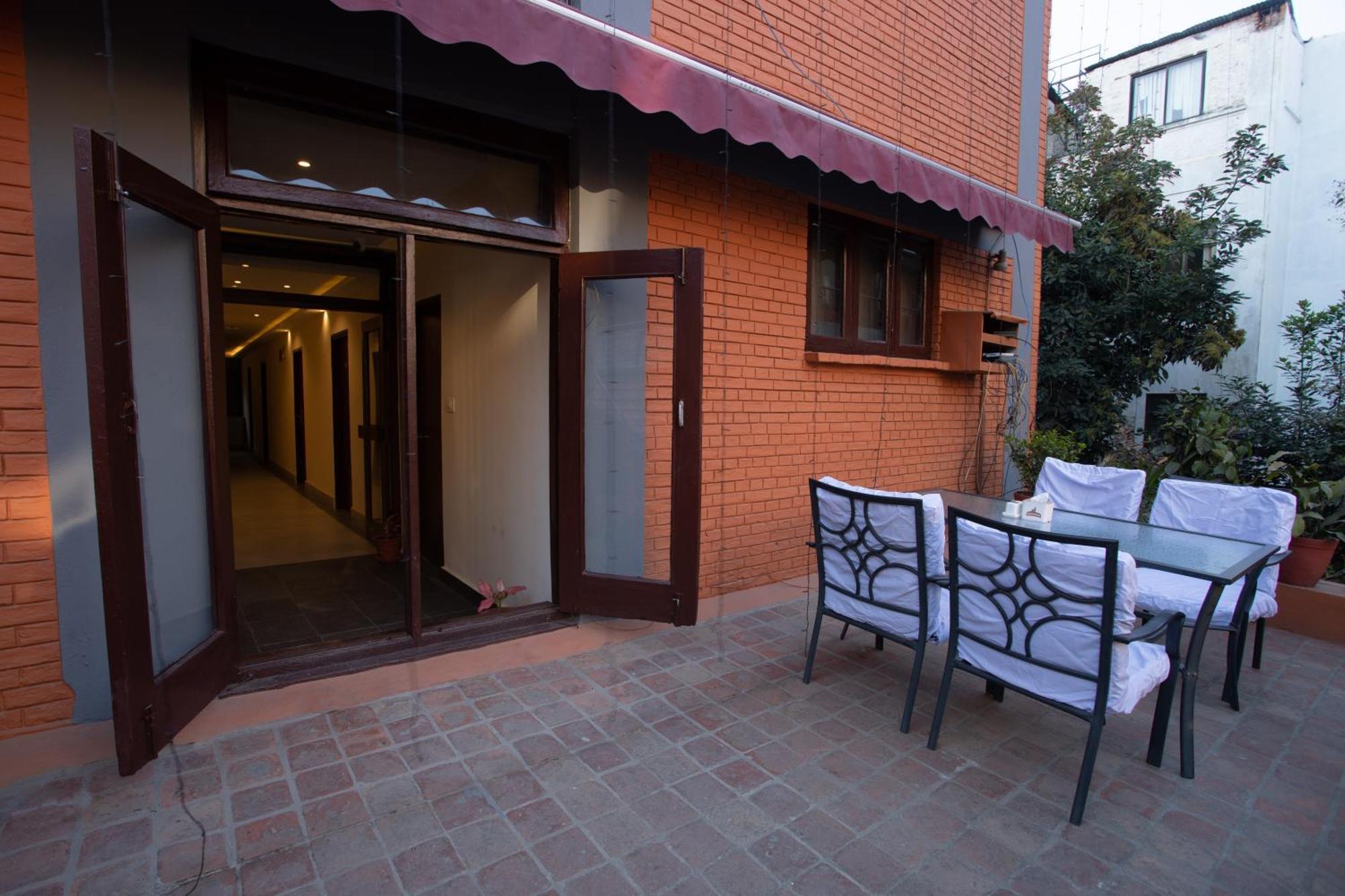 Aawas Boutique Hotel Катманду Экстерьер фото