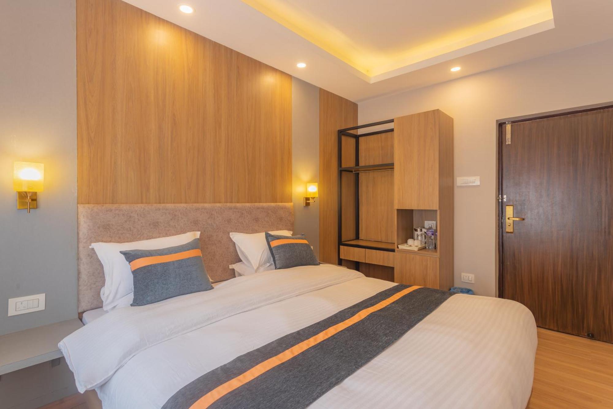 Aawas Boutique Hotel Катманду Экстерьер фото